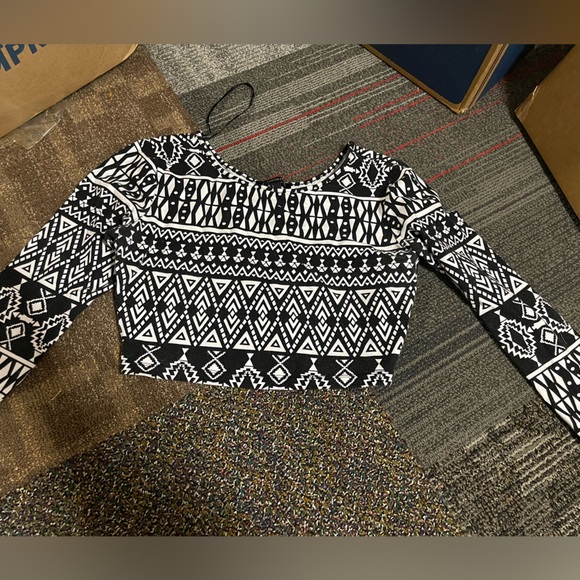 Forever 21 long sleeve crop top - Picture 2 of 4